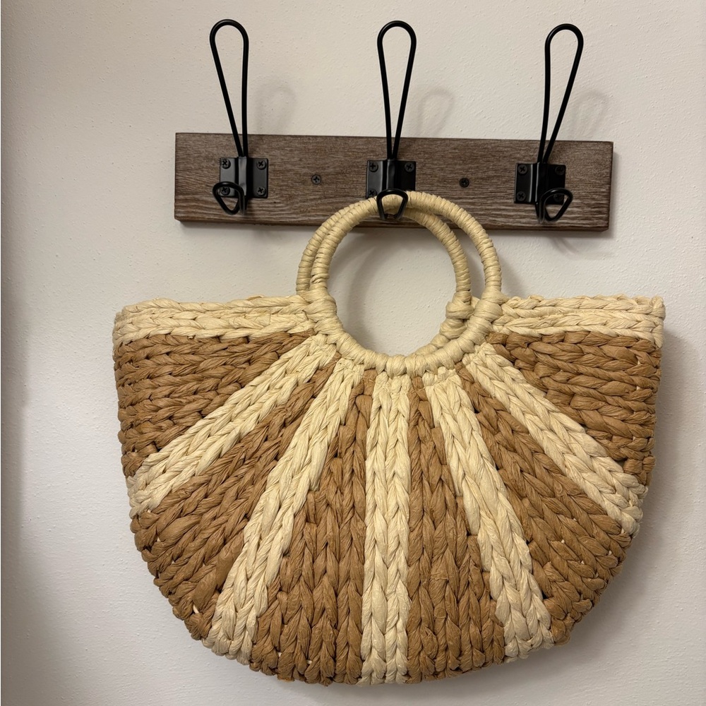Beachy Straw Bag ☀️⛱️🐚